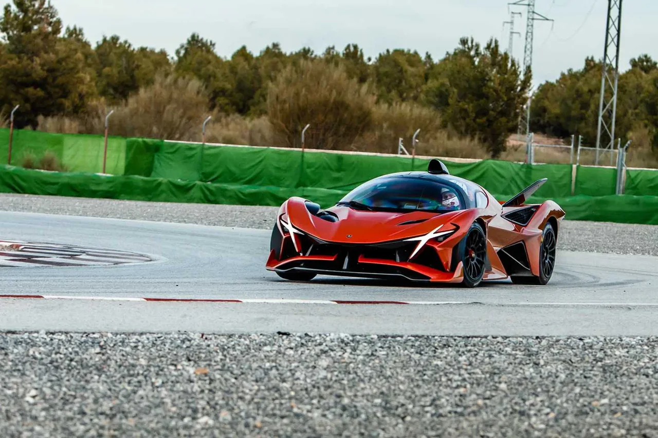 Exterior 3