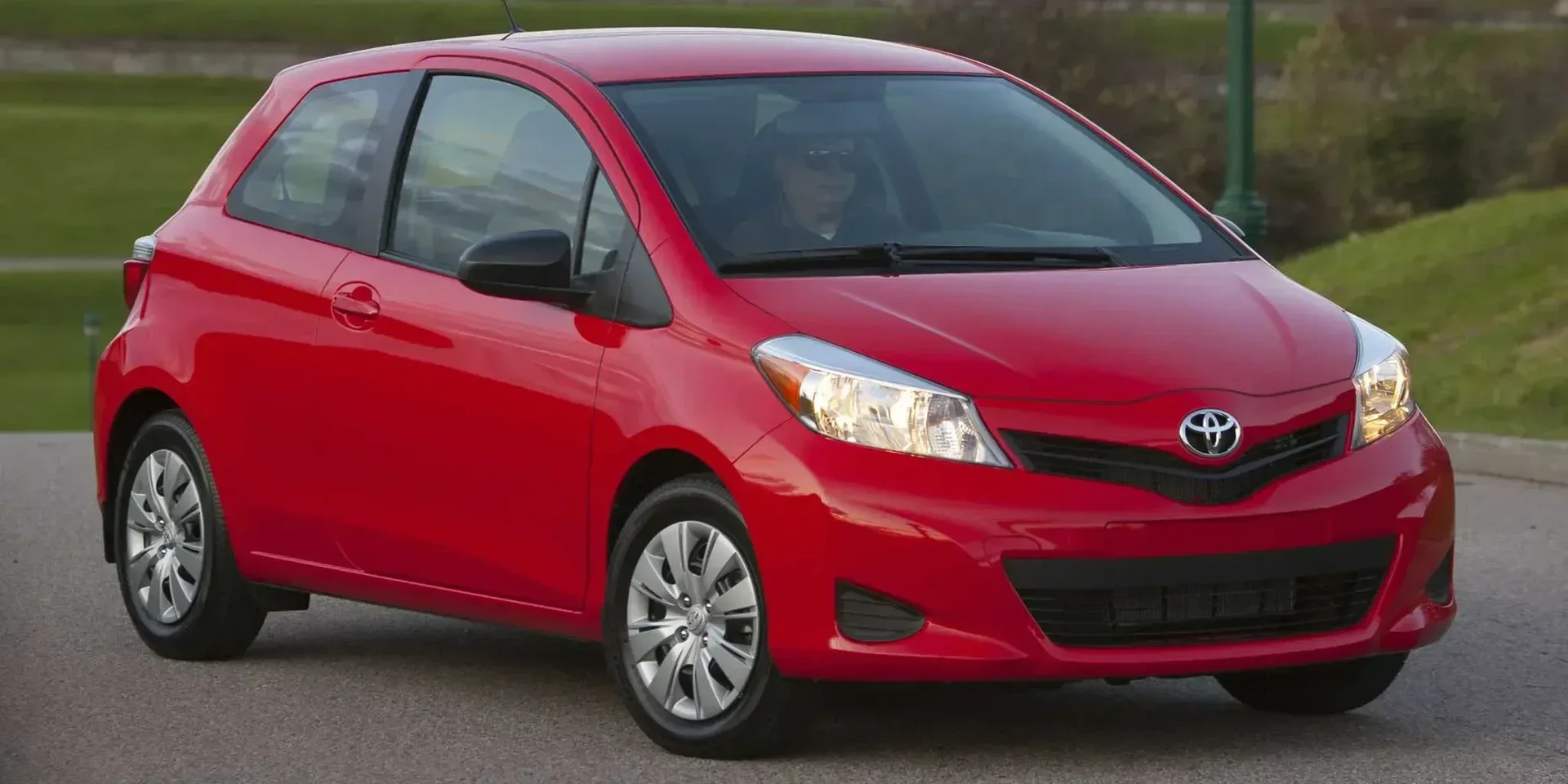 2014 Toyota Yaris photo 1