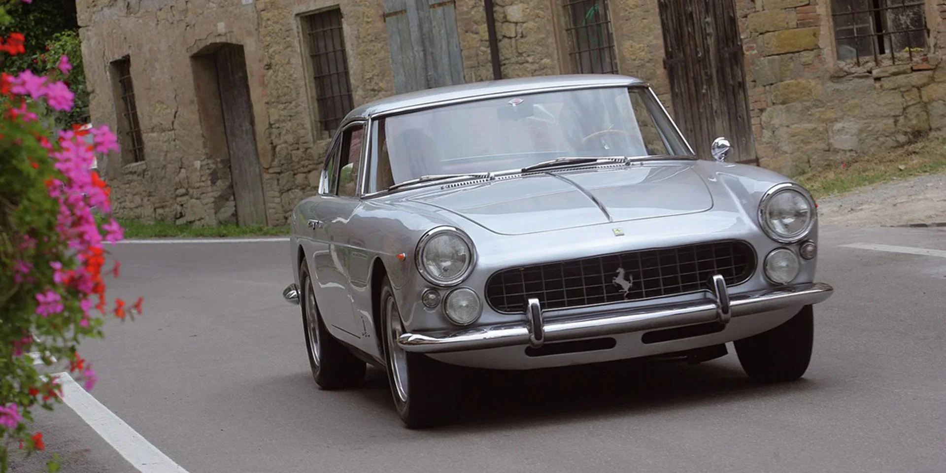 1963 Ferrari 250 GT 2+2 photo 1