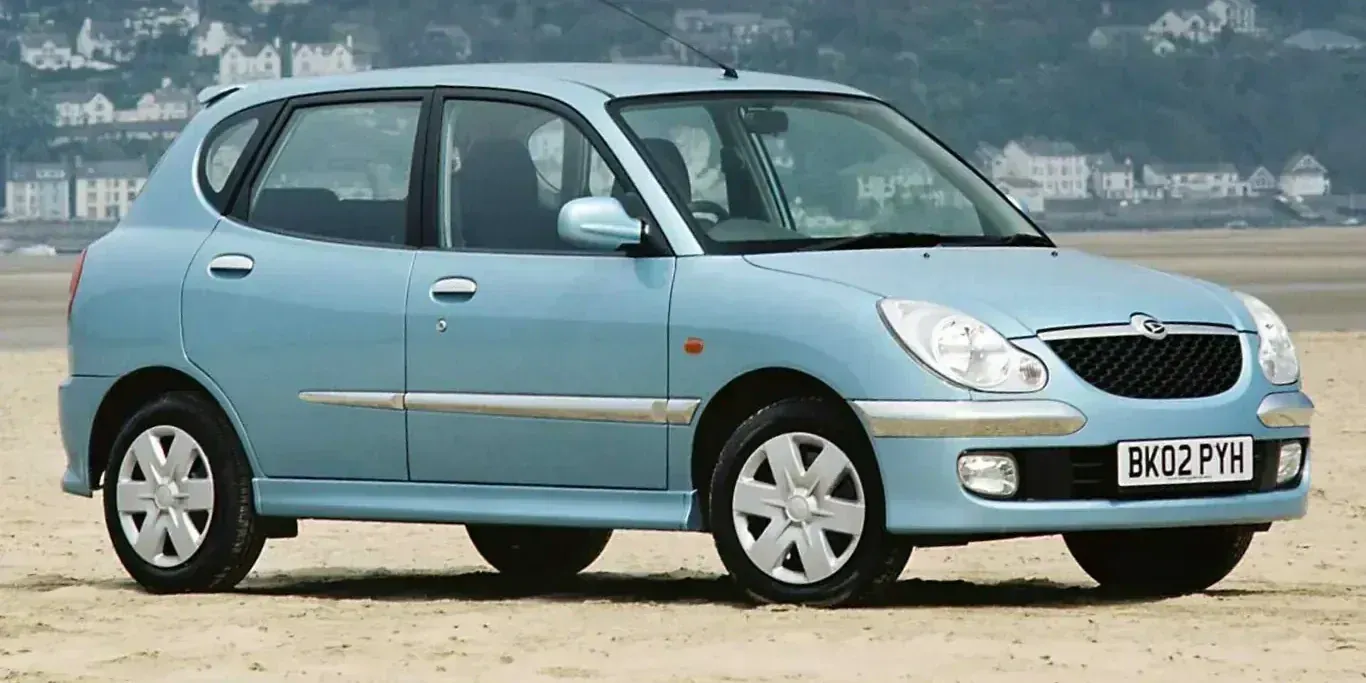 2001 Daihatsu Sirion photo 1