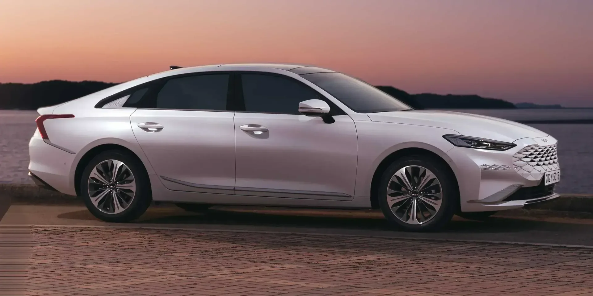 2022 Kia K8 photo 1