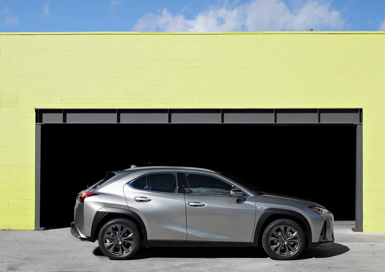 Exterior 4