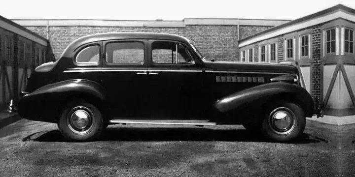 1937 Buick 1937-buick-special-4-door-trunk-back-sedan-41-manual main image