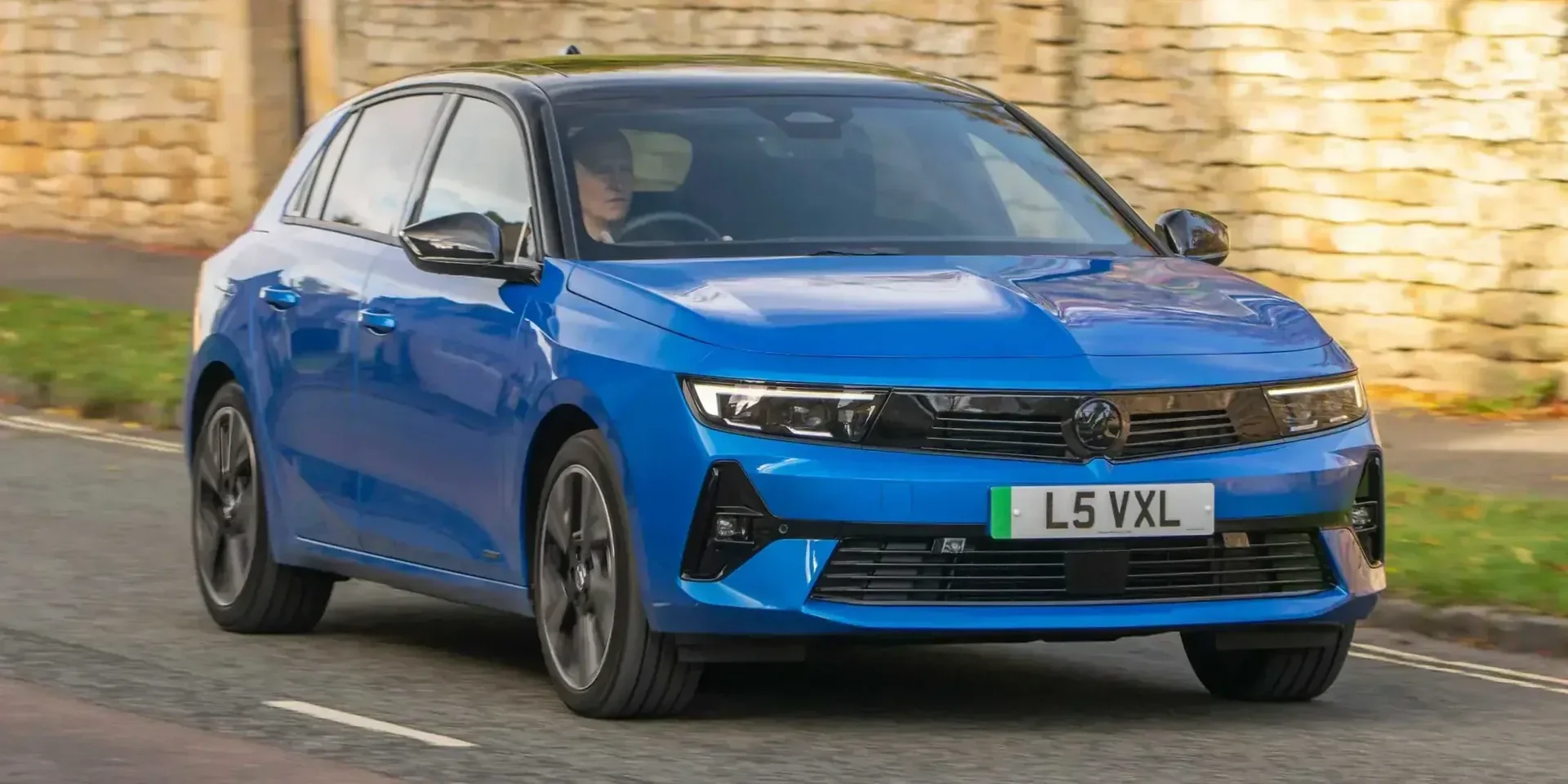 2025 Vauxhall Astra photo 1