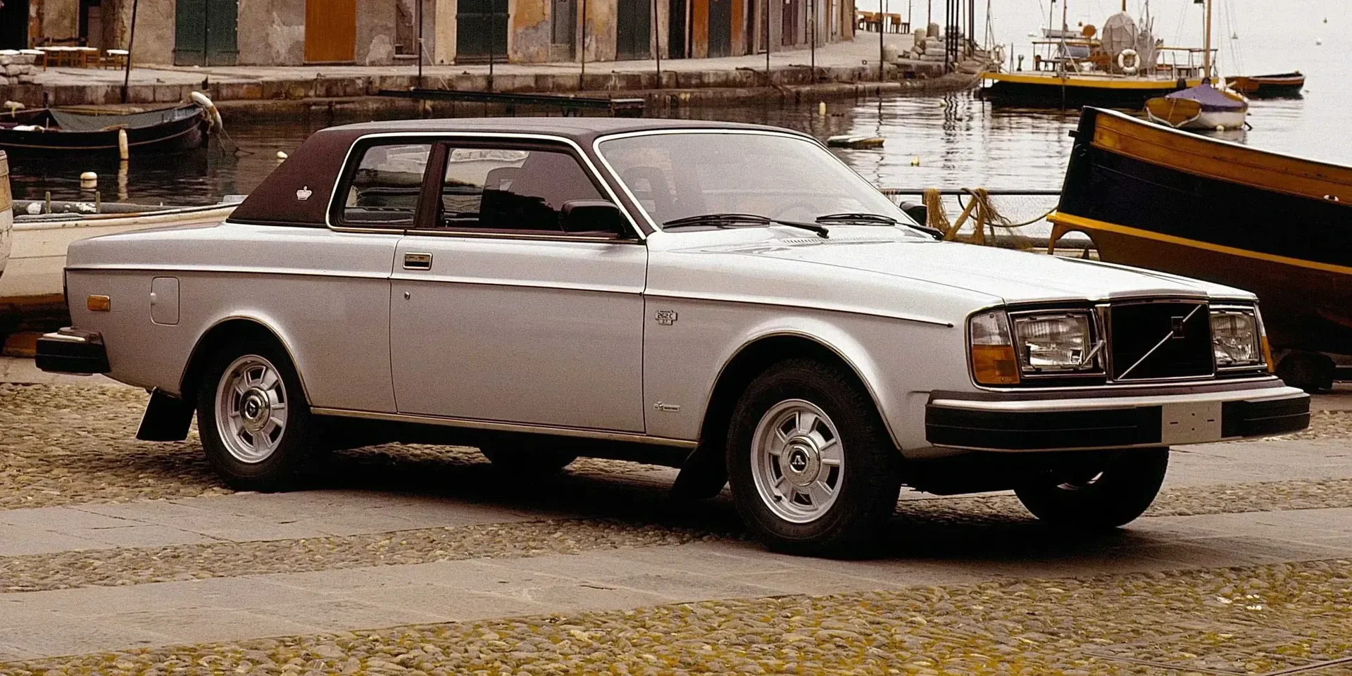 1977 Volvo 260 photo 1