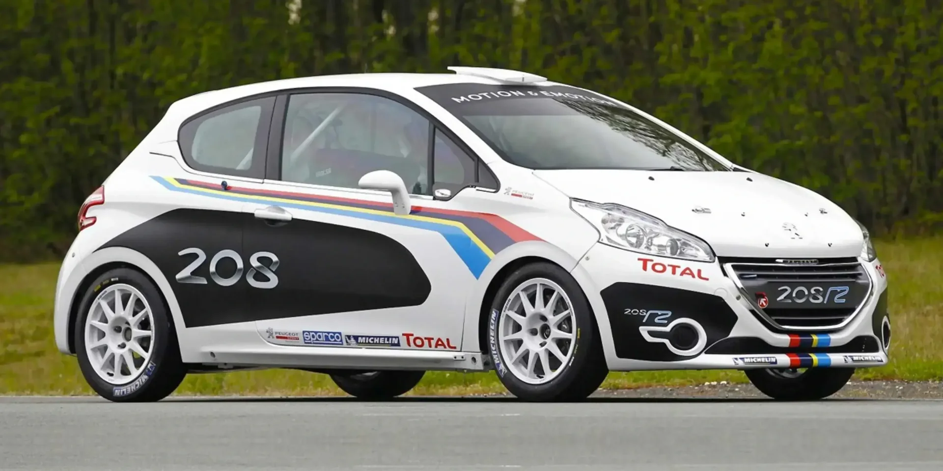 2012 Peugeot 208 photo 1