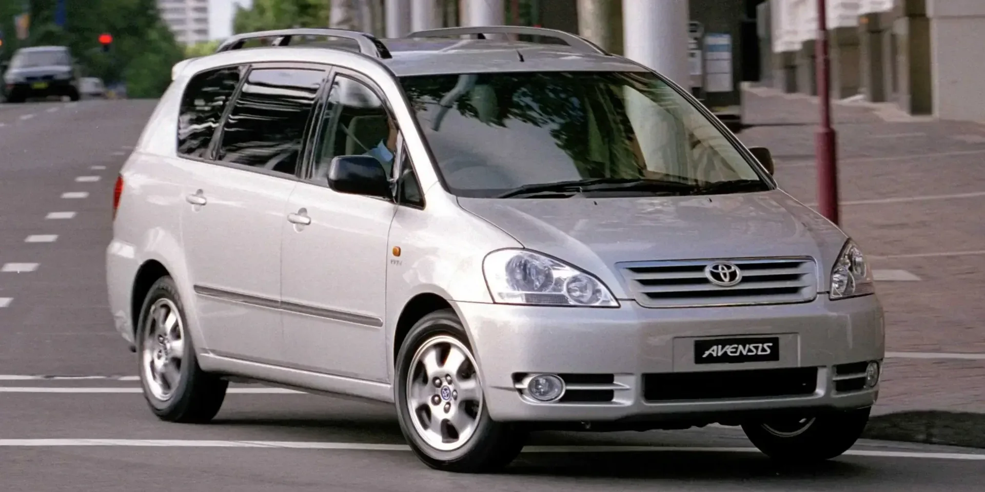 2001 Toyota Avensis Verso photo 1