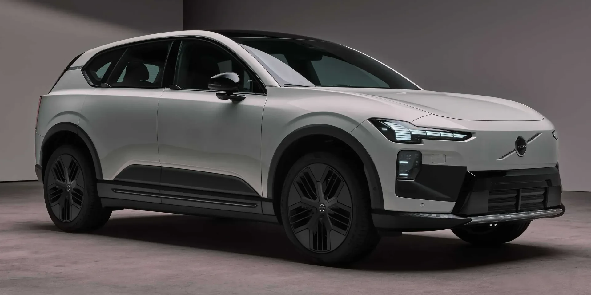 2028 Volvo EX60 photo 1