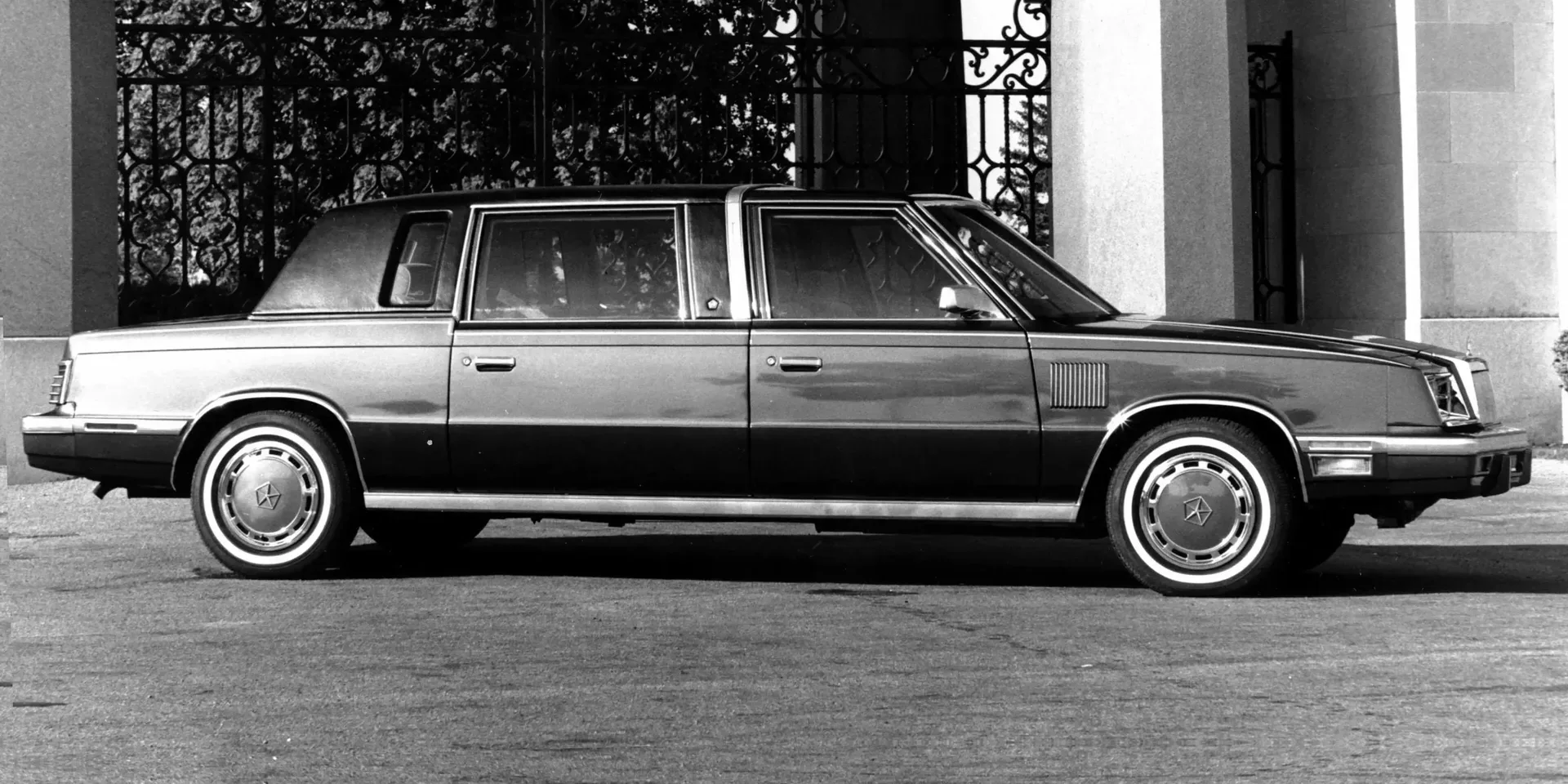 1986 Chrysler Executive photo 1