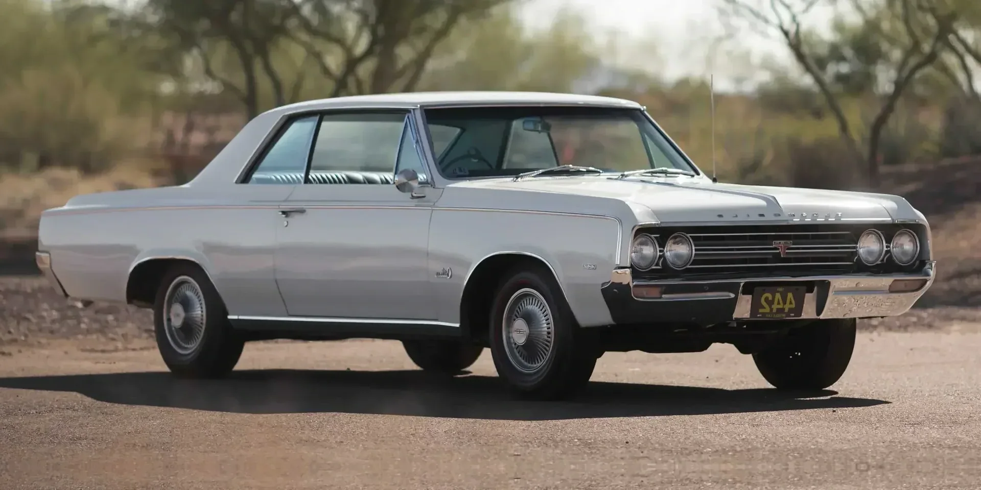 1964 Oldsmobile F-85 Cutlass 4-4-2 Holiday photo 1