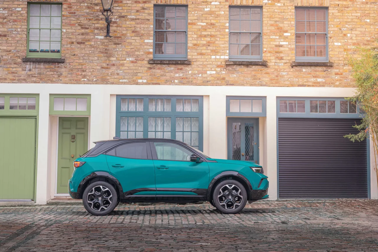 Exterior 3