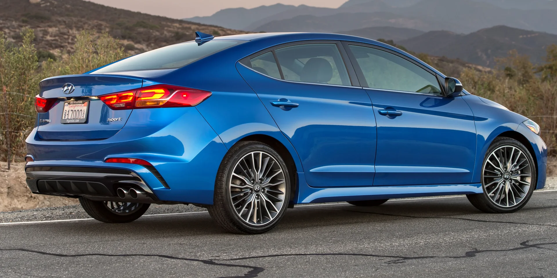 2016 Hyundai Elantra photo 1
