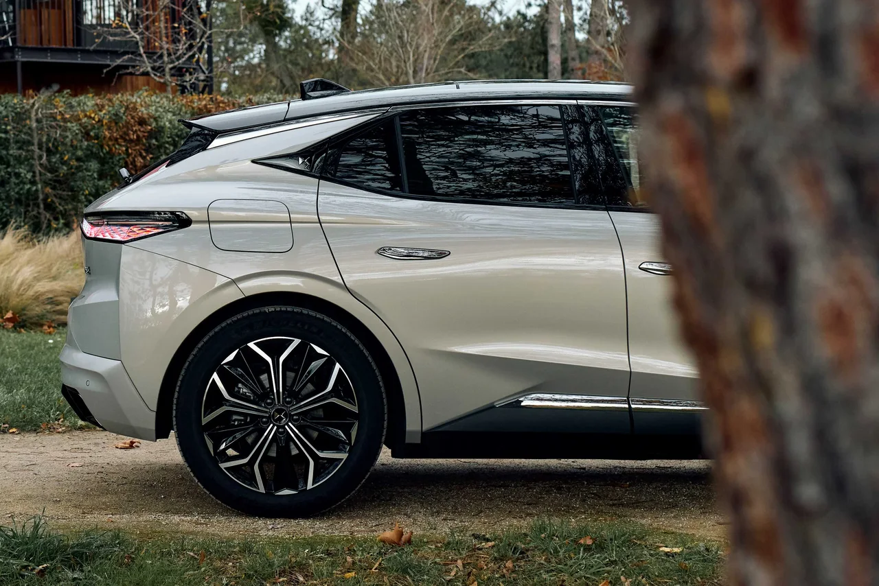 Exterior 4