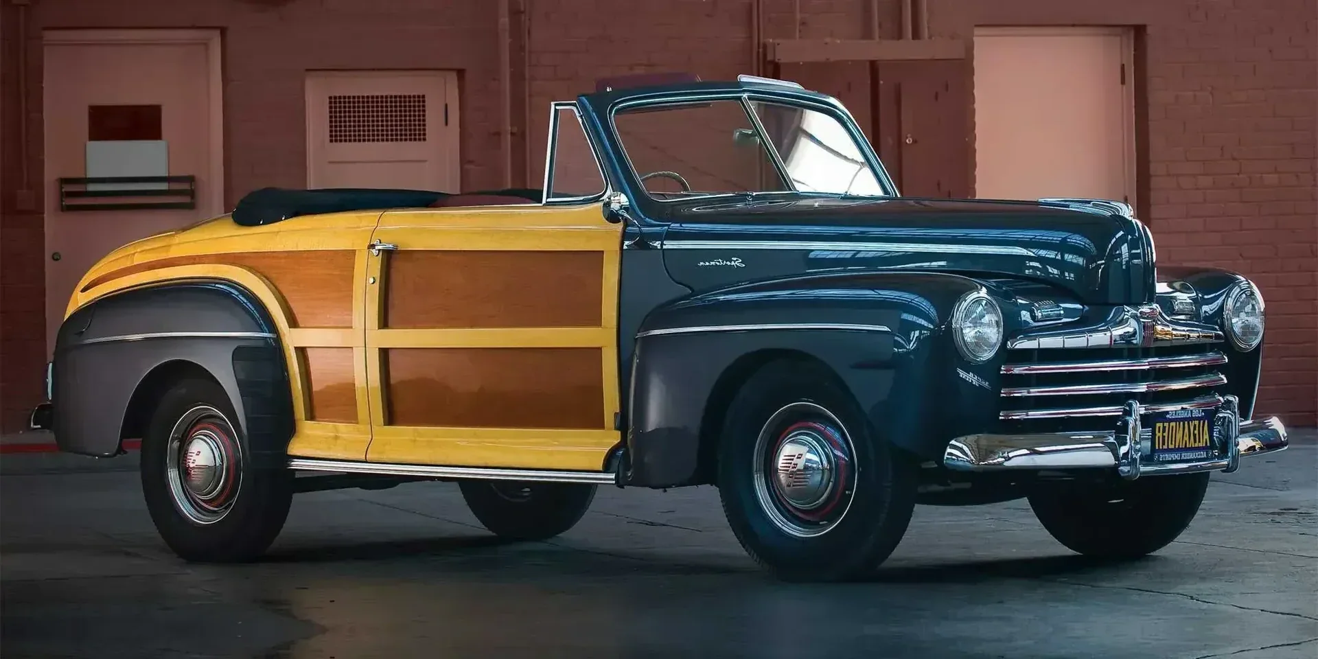 1946 Ford Super Deluxe Sportsman photo 1