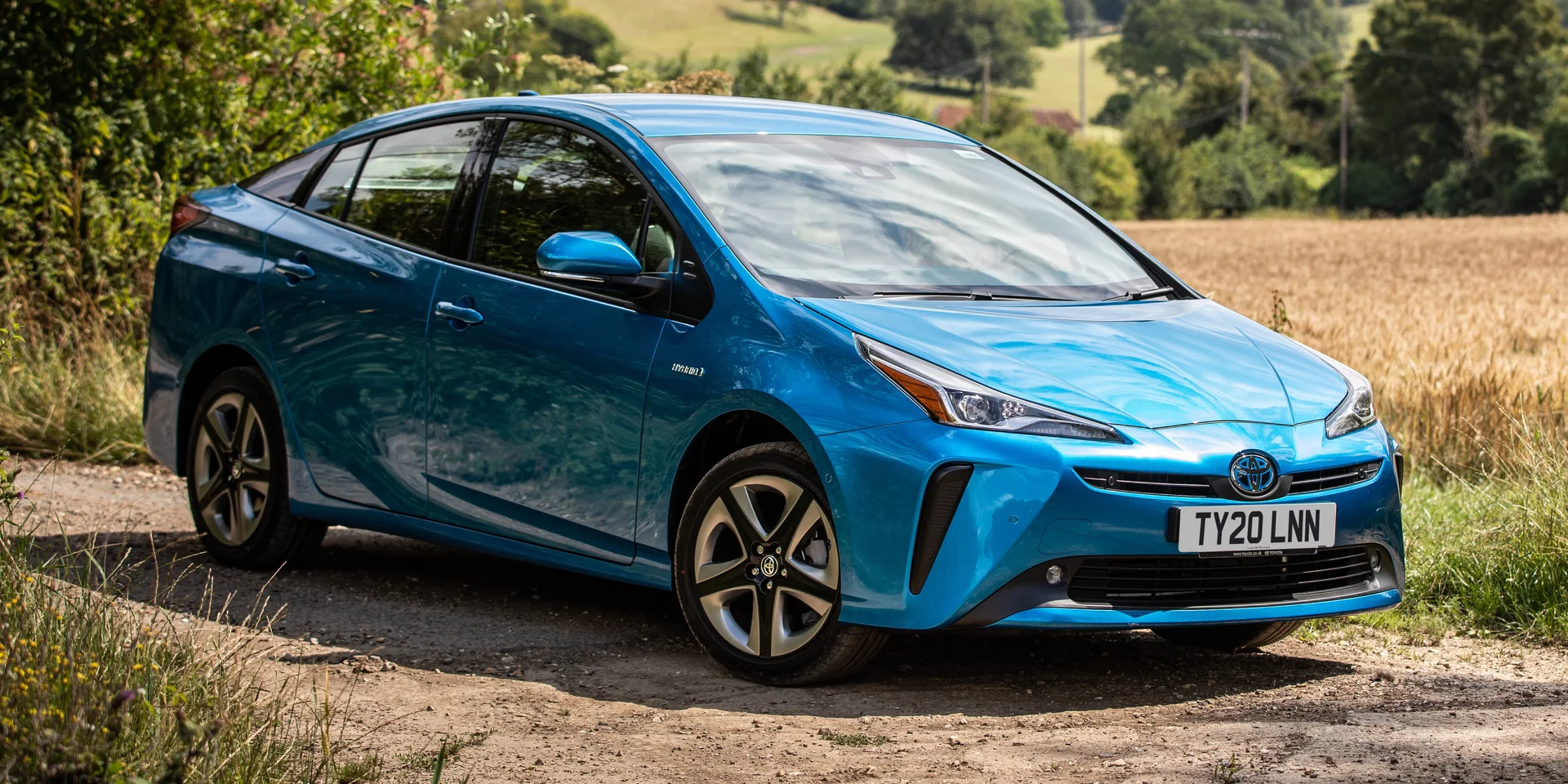 2019 Toyota Prius Hybrid AWD-i photo 1