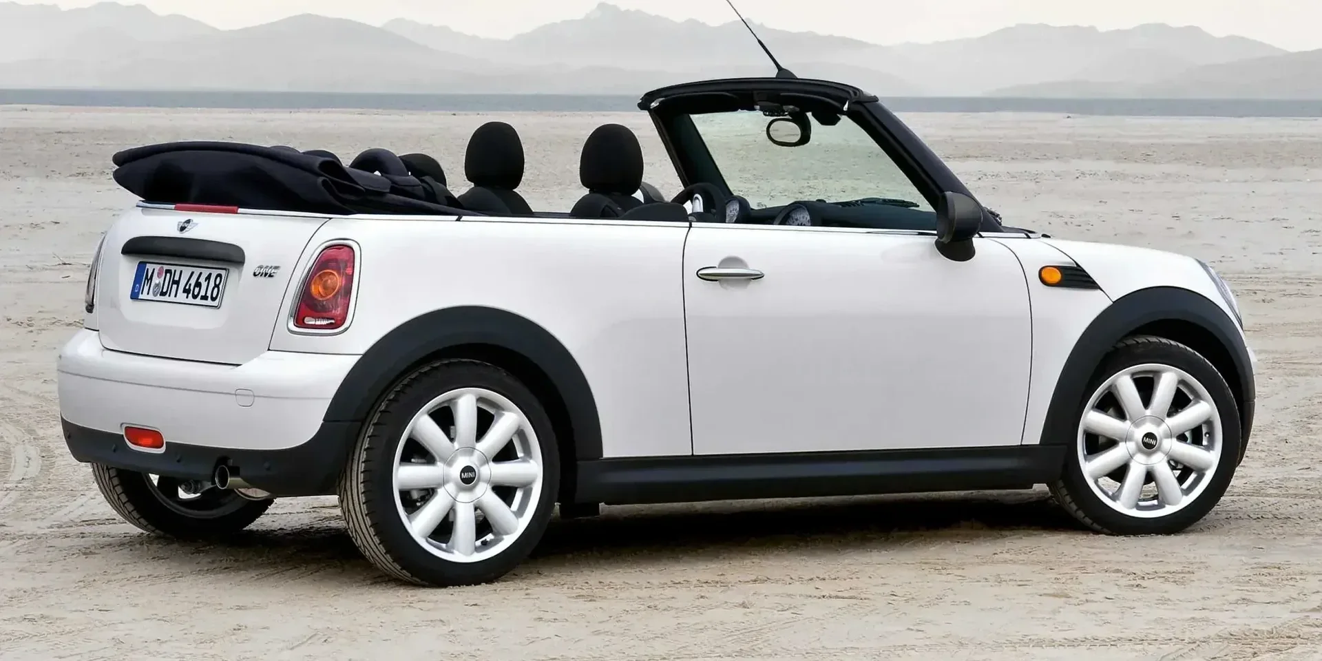2011 Mini Cooper One photo 1