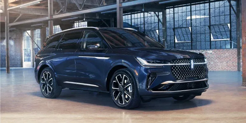 2024 Lincoln Nautilus photo 1