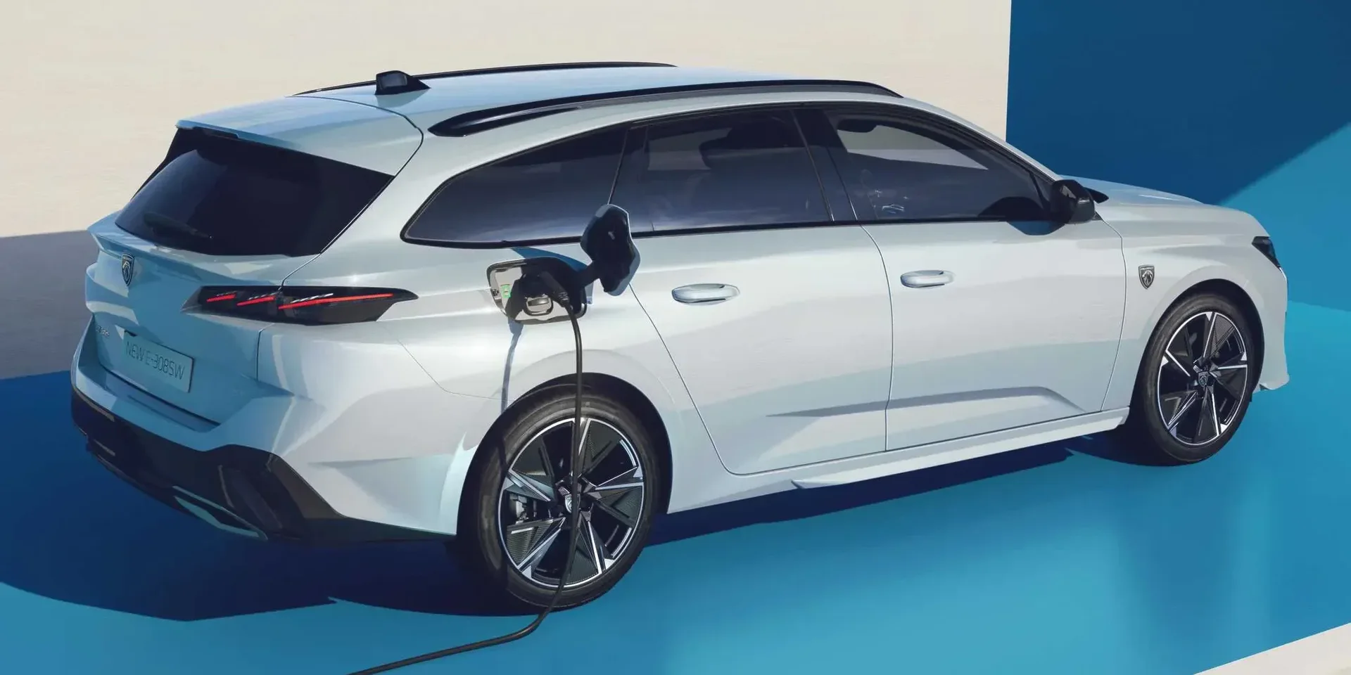 2023 Peugeot 308 E-308 SW photo 1