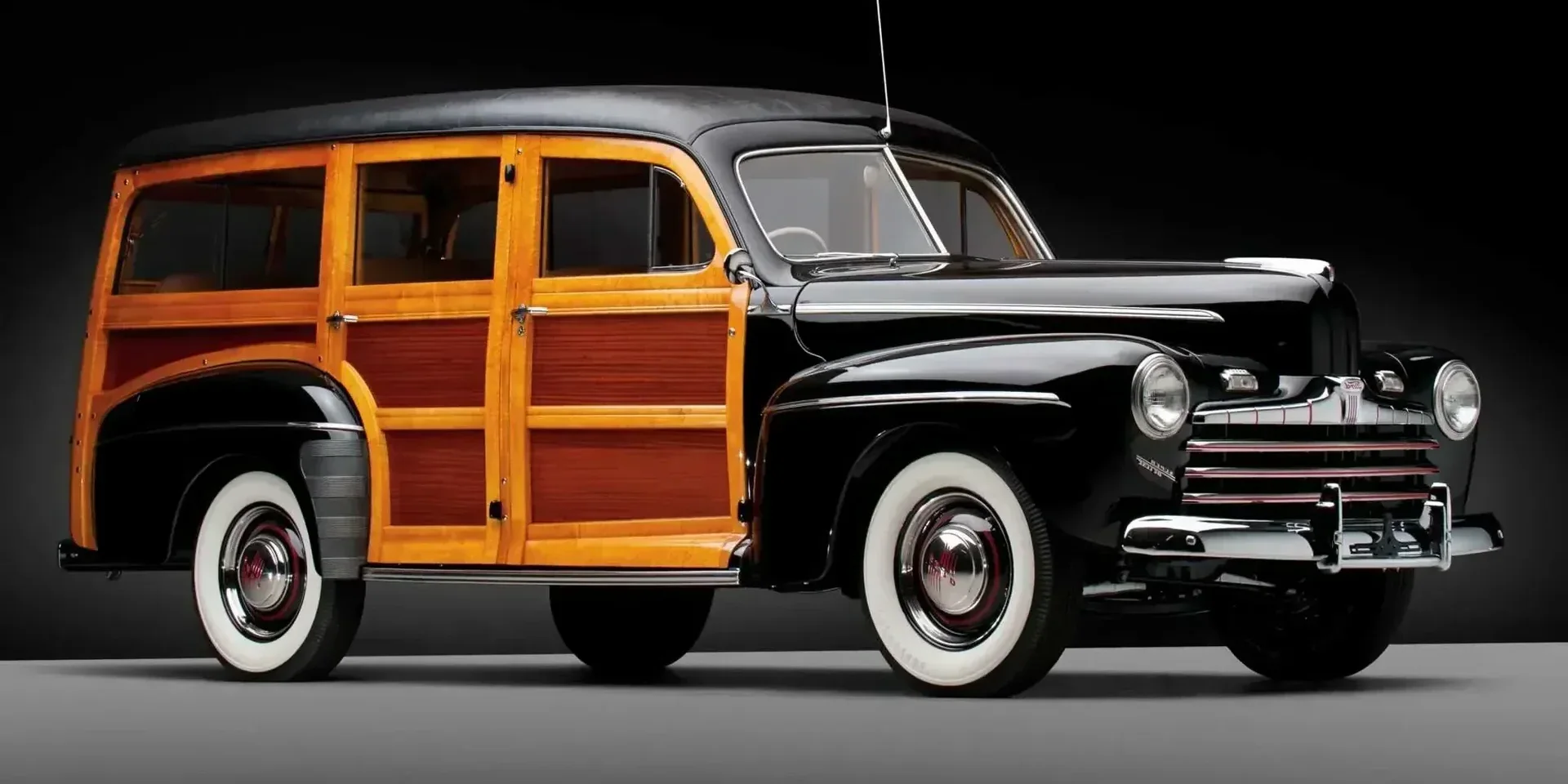 1946 Ford Super Deluxe photo 1