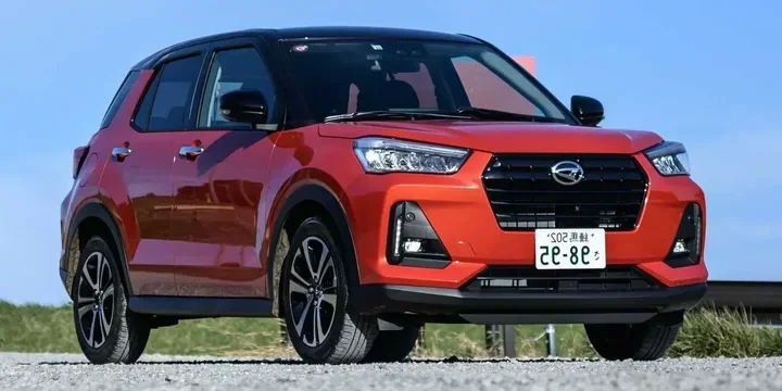 2019 Daihatsu 2019-daihatsu-rocky-10-dvvt-4wd-cvt main image
