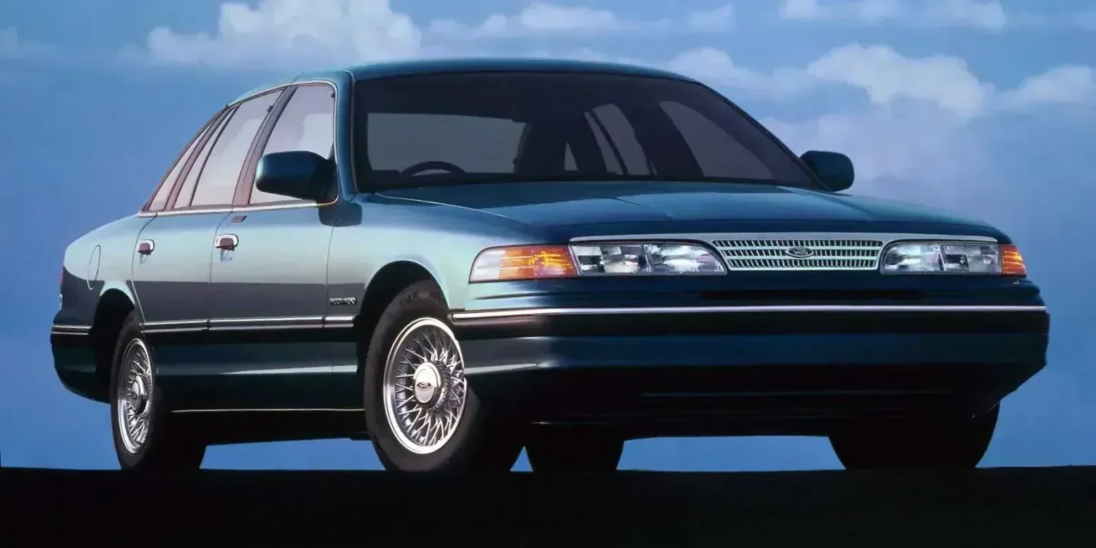 1993 Ford Crown Victoria photo 1