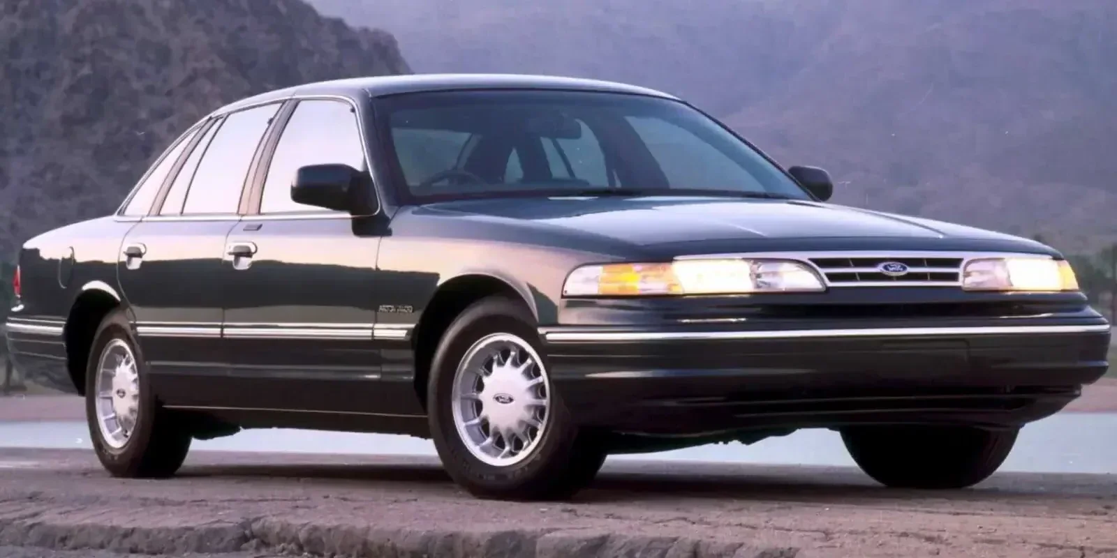 1995 Ford Crown Victoria photo 1