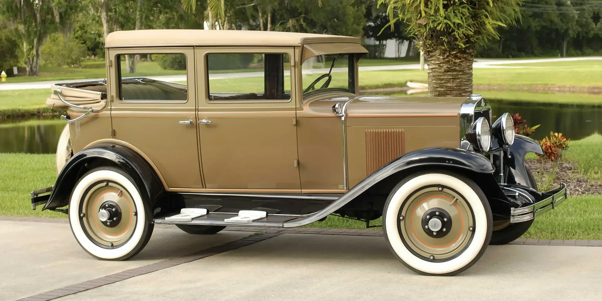 1929 Chevrolet International Landau photo 1