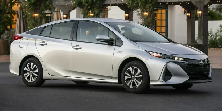 2016 Toyota 2016-toyota-prius-plug-in-hybrid main image
