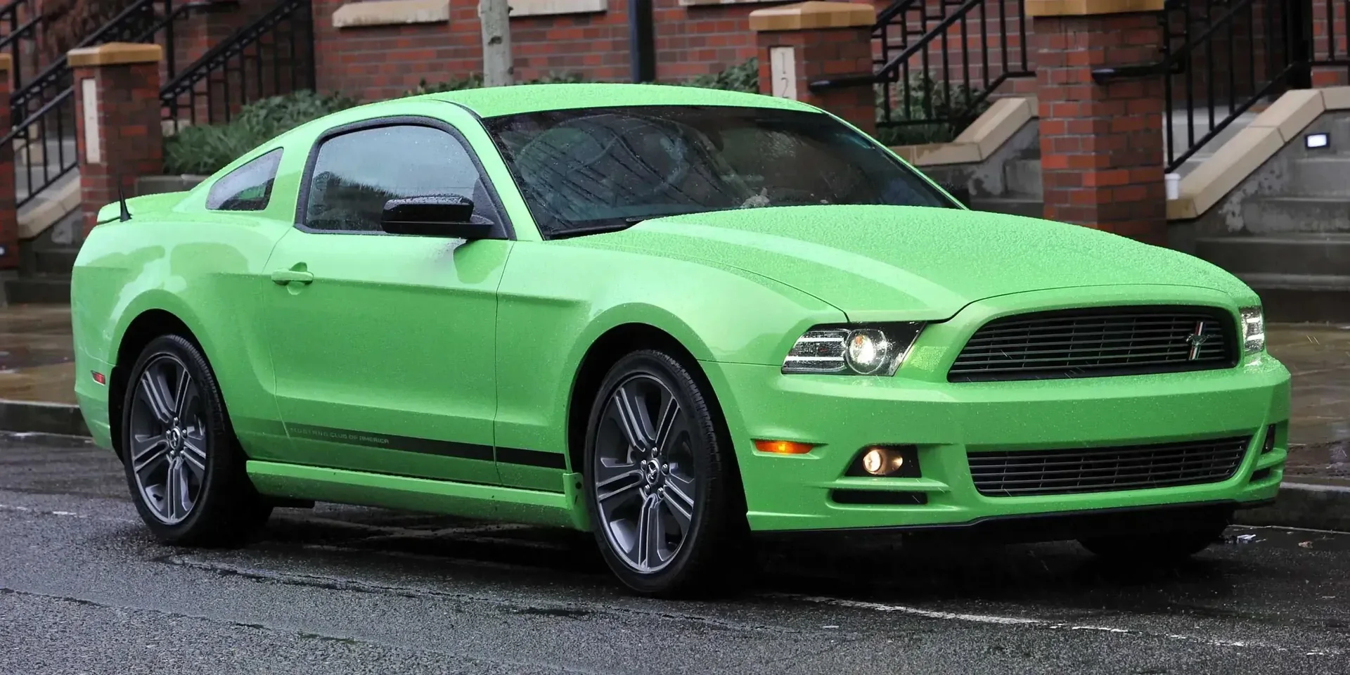2013 Ford Mustang V6 photo 1