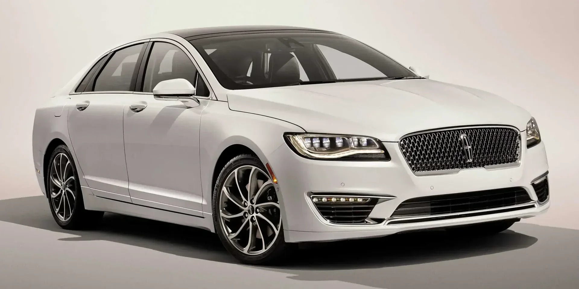 2017 Lincoln MKZ photo 1