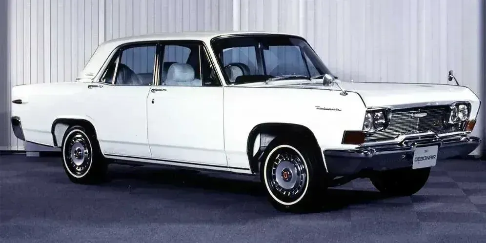 2000 Mitsubishi Debonair photo 1