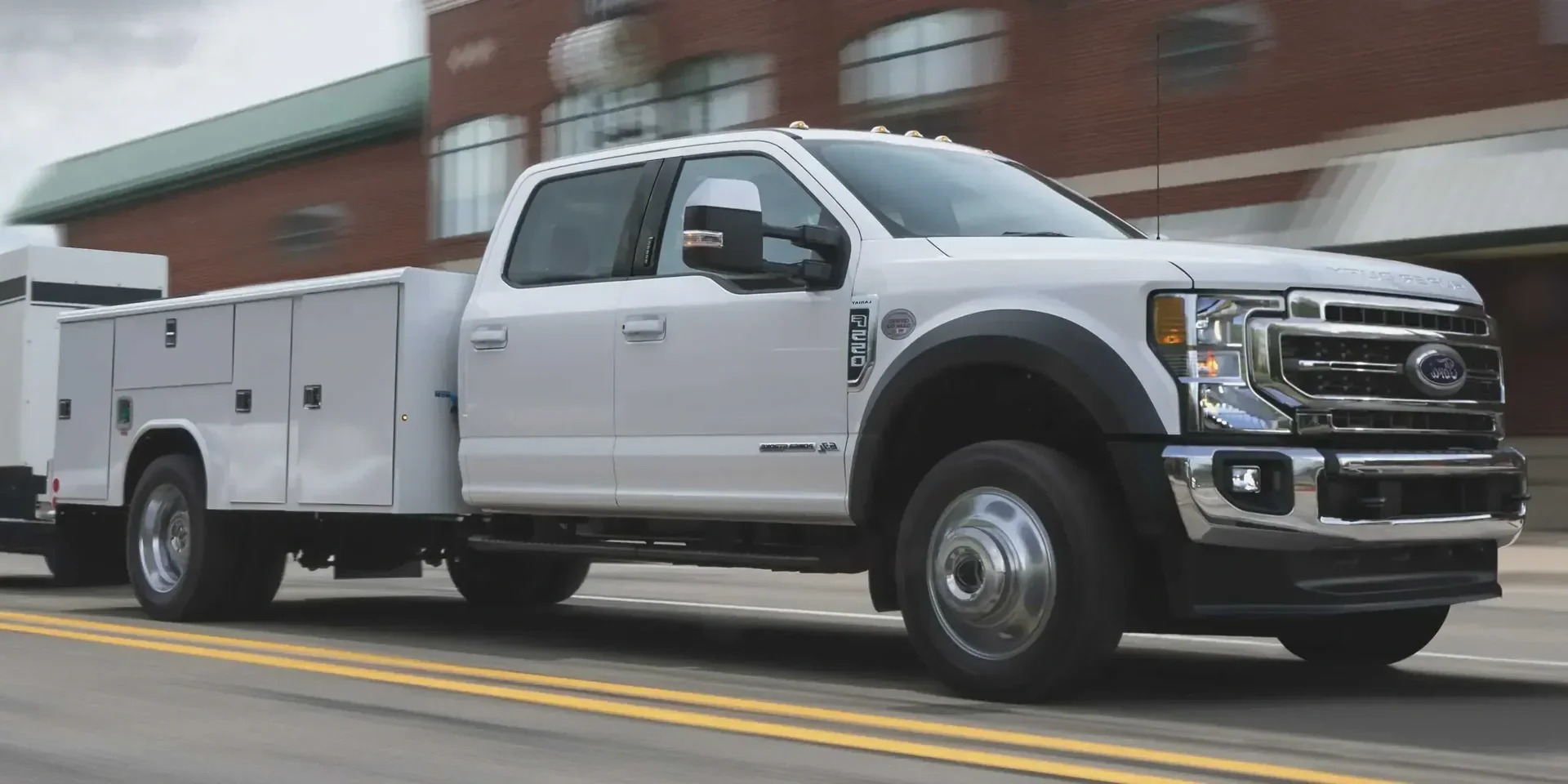 2022 Ford Super Duty F-550 photo 1