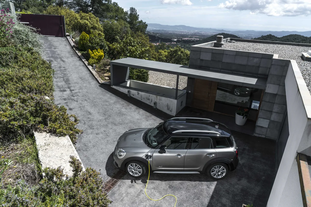 Exterior 4