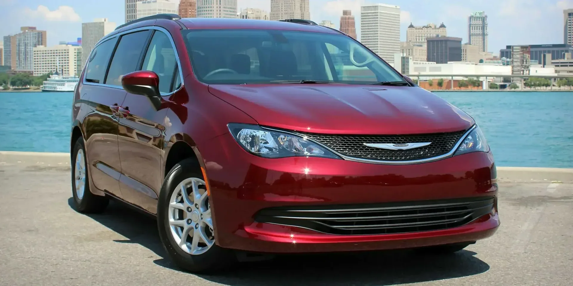 2021 Chrysler Grand Caravan photo 1