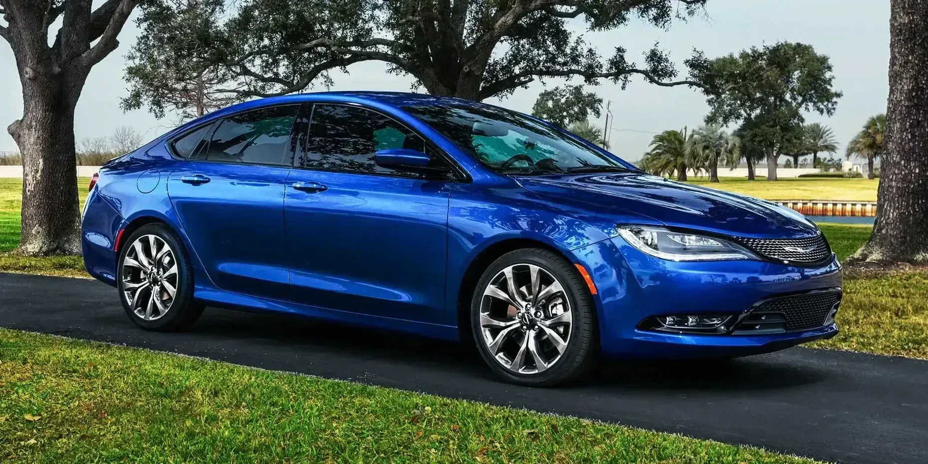2016 Chrysler 200S AWD photo 1