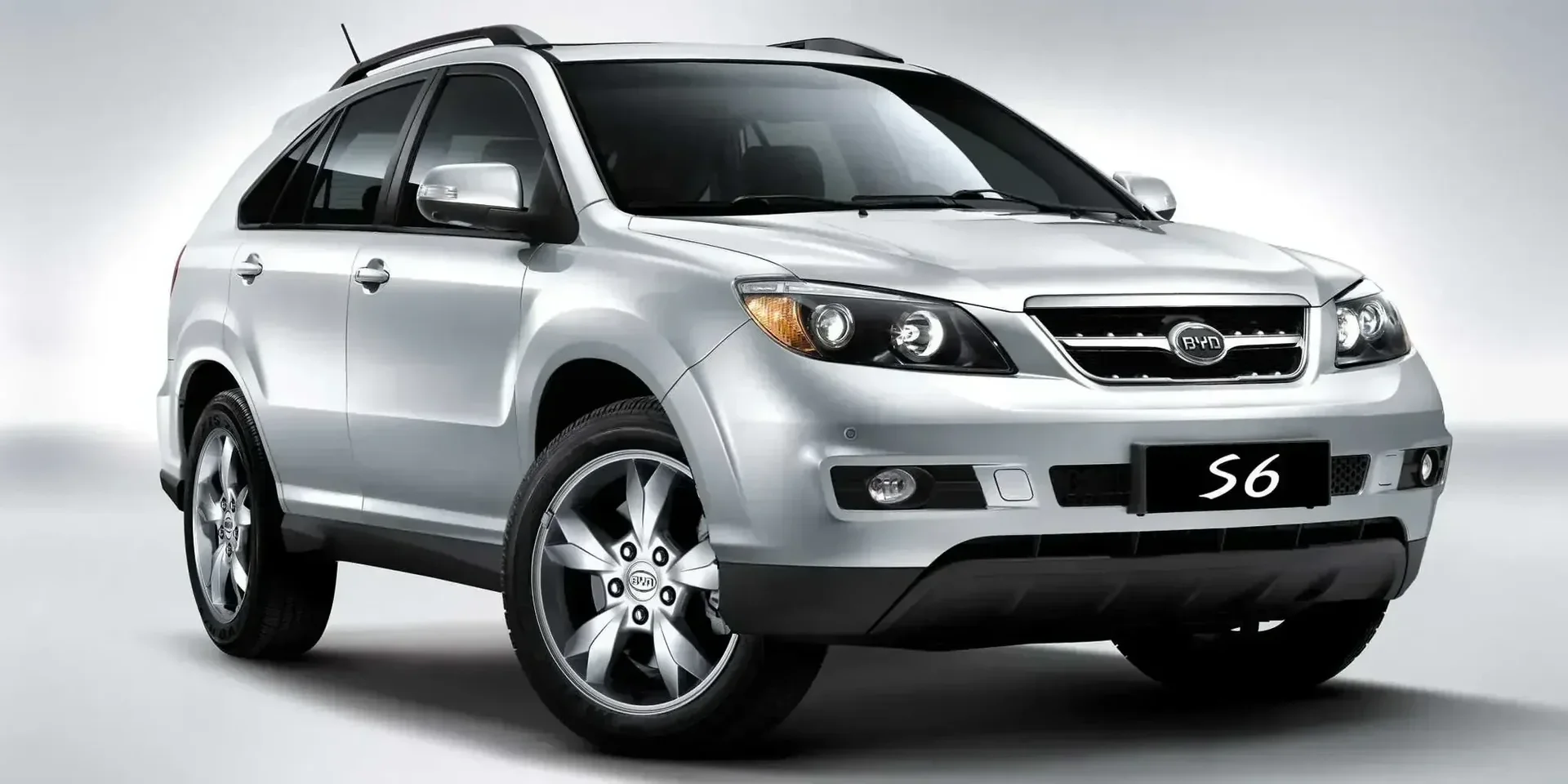 2011 BYD S6 photo 1