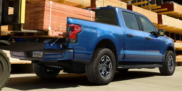 2022 Ford 2022-ford-f-series-f-150-lightning-standard-range-single-speed main image
