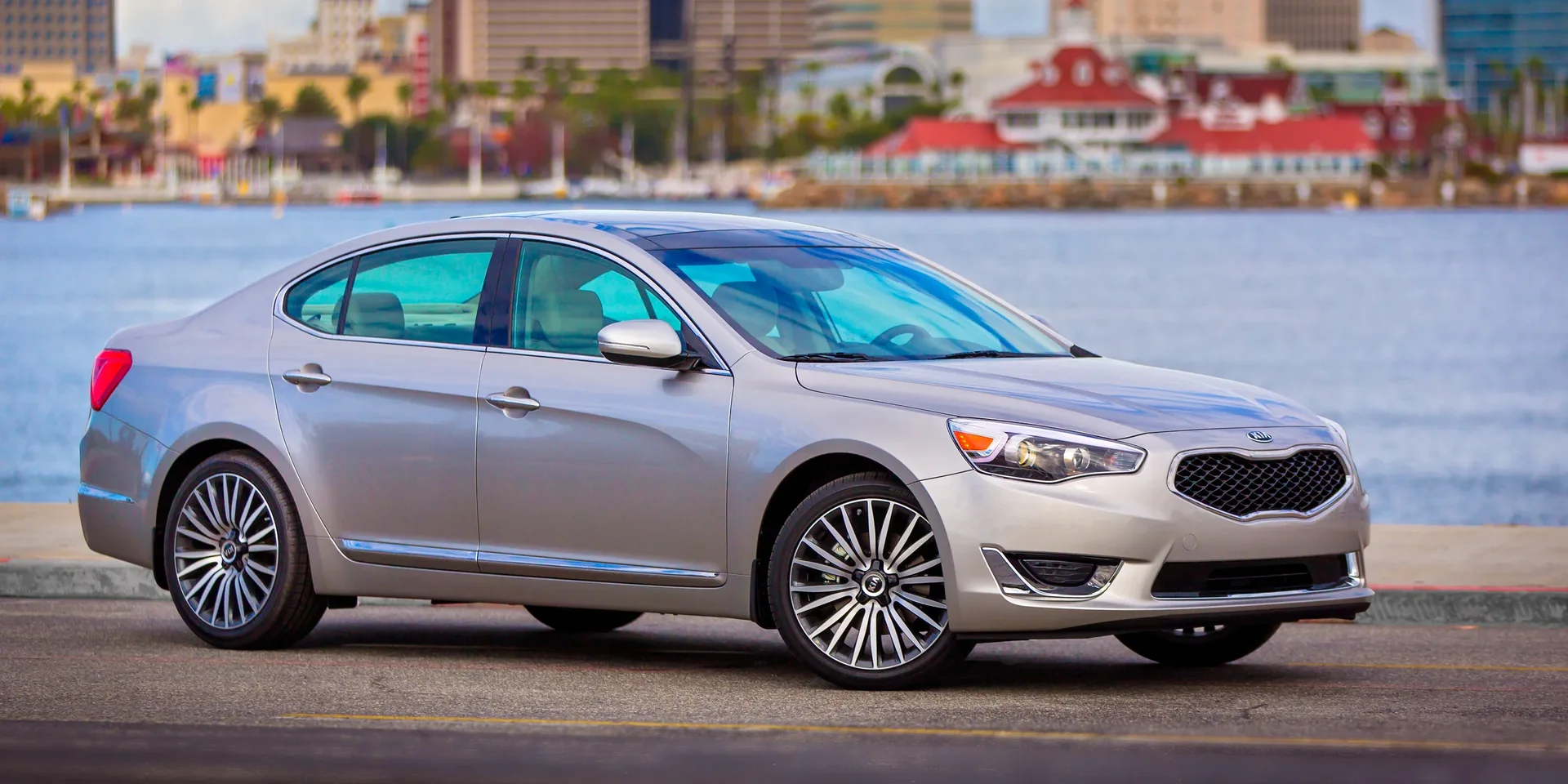 2013 Kia Cadenza photo 1