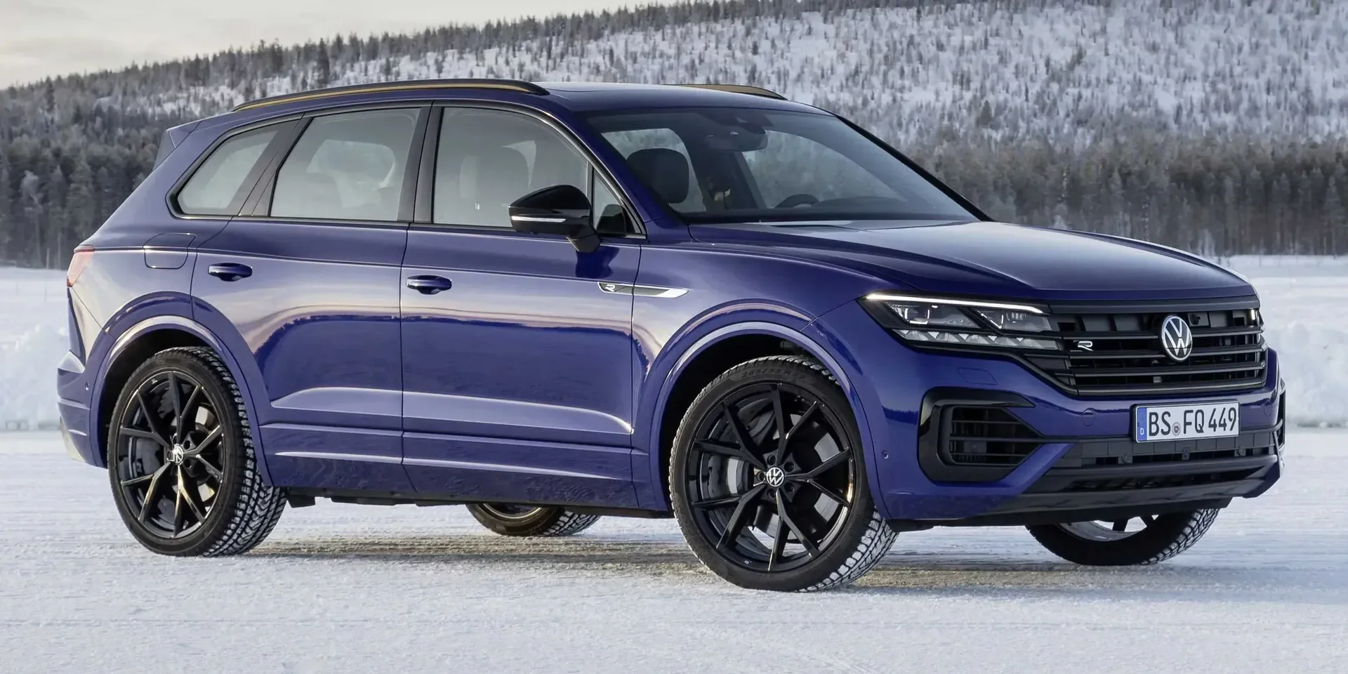 2022 Volkswagen Touareg R photo 1