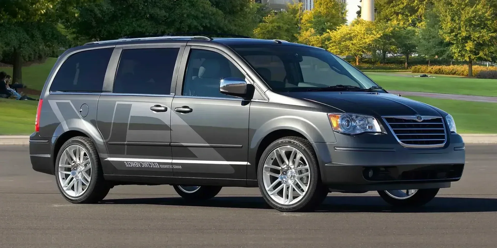 2009 Chrysler Town & Country EV photo 1