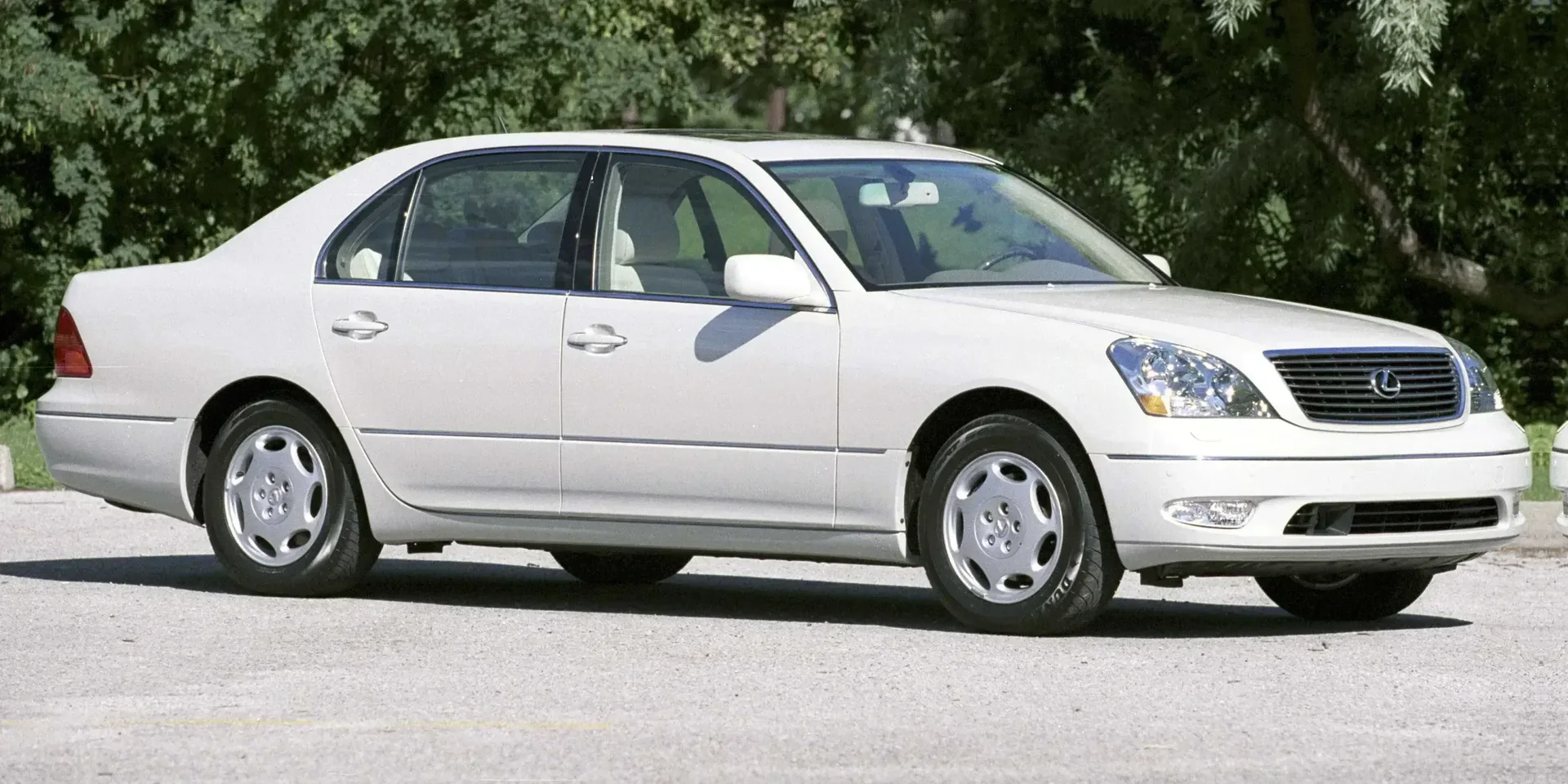 2001 Lexus LS photo 1