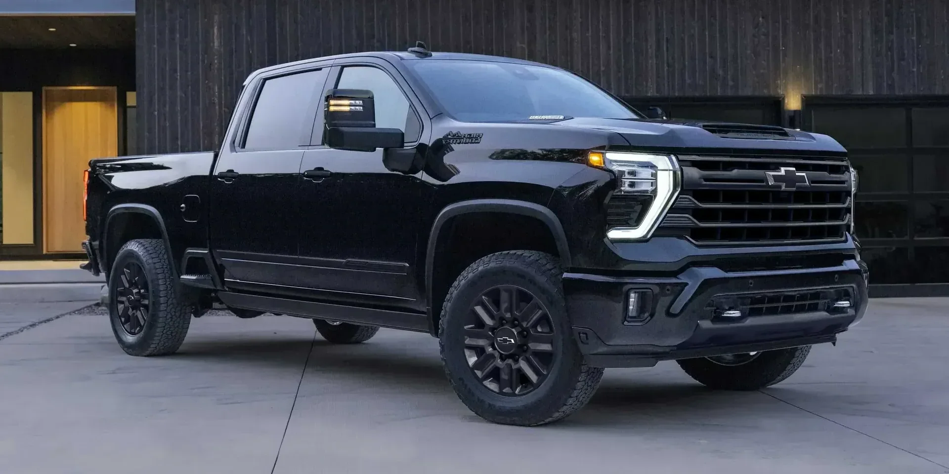 2024 Chevrolet Silverado photo 1
