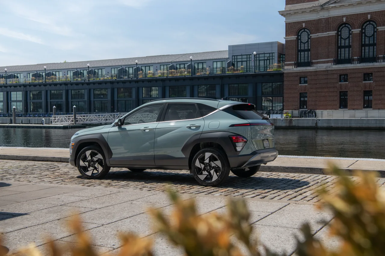 Exterior 3
