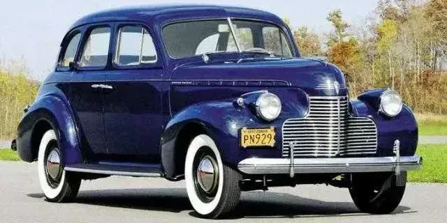 1940 Chevrolet 1940-chevrolet-master-deluxe-sedan-sport-sedan-35-manual-86hp-1940-3-speed main image