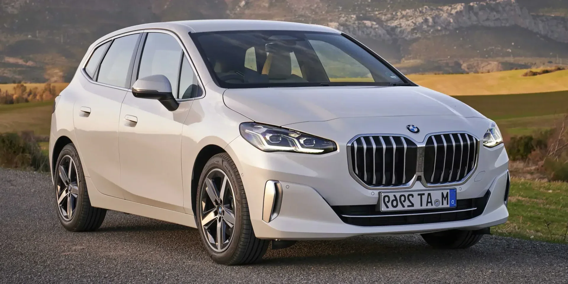 2022 BMW 2 Series photo 1
