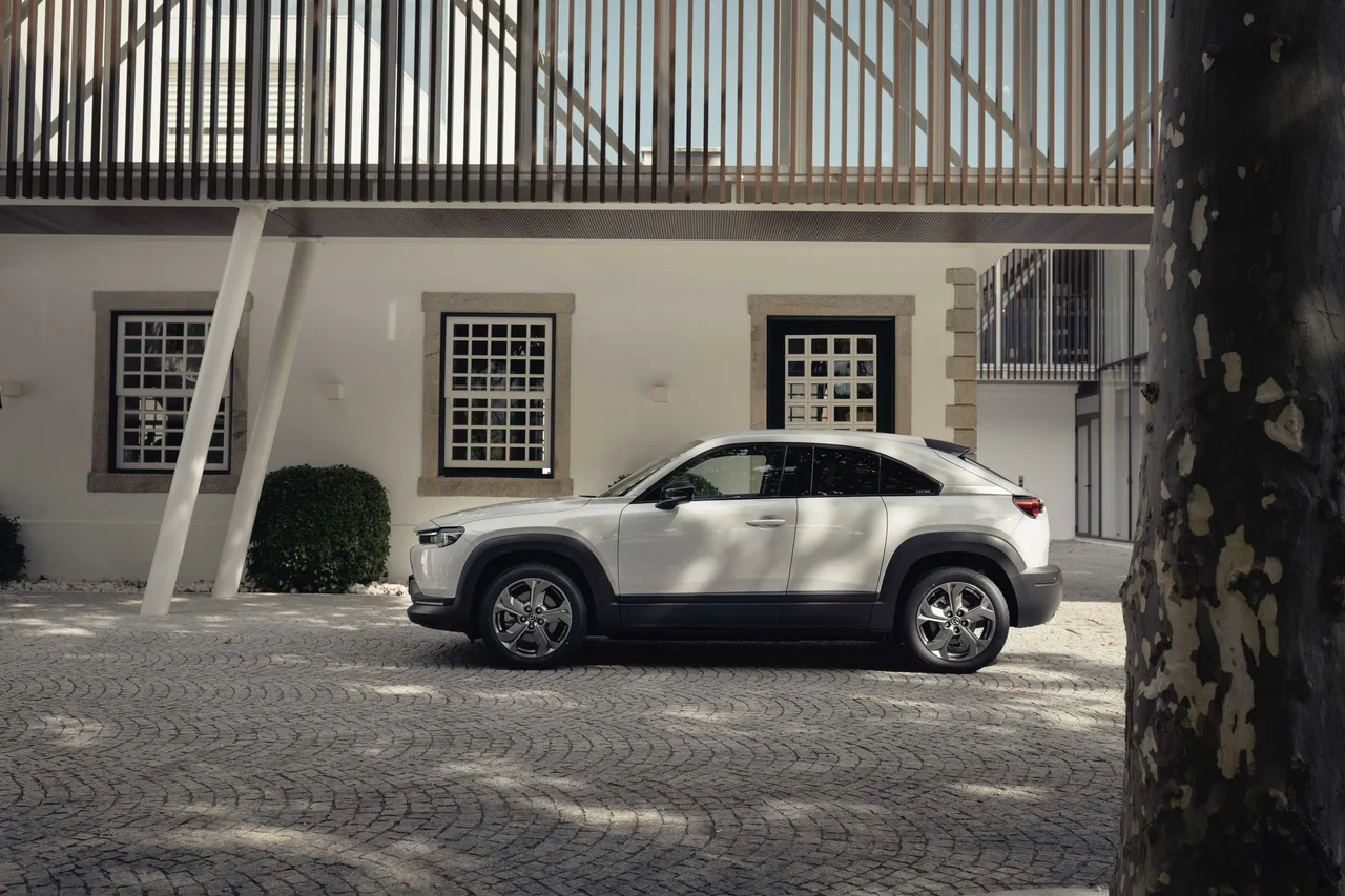 Exterior 3
