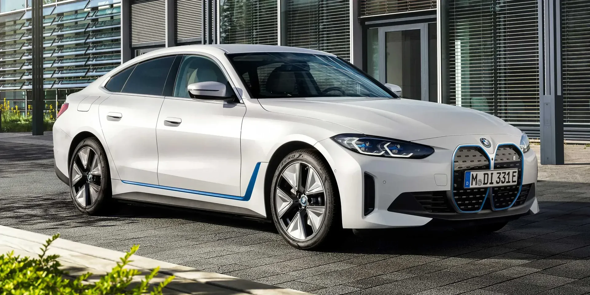 2022 BMW 4 Series i4 eDrive40 photo 1