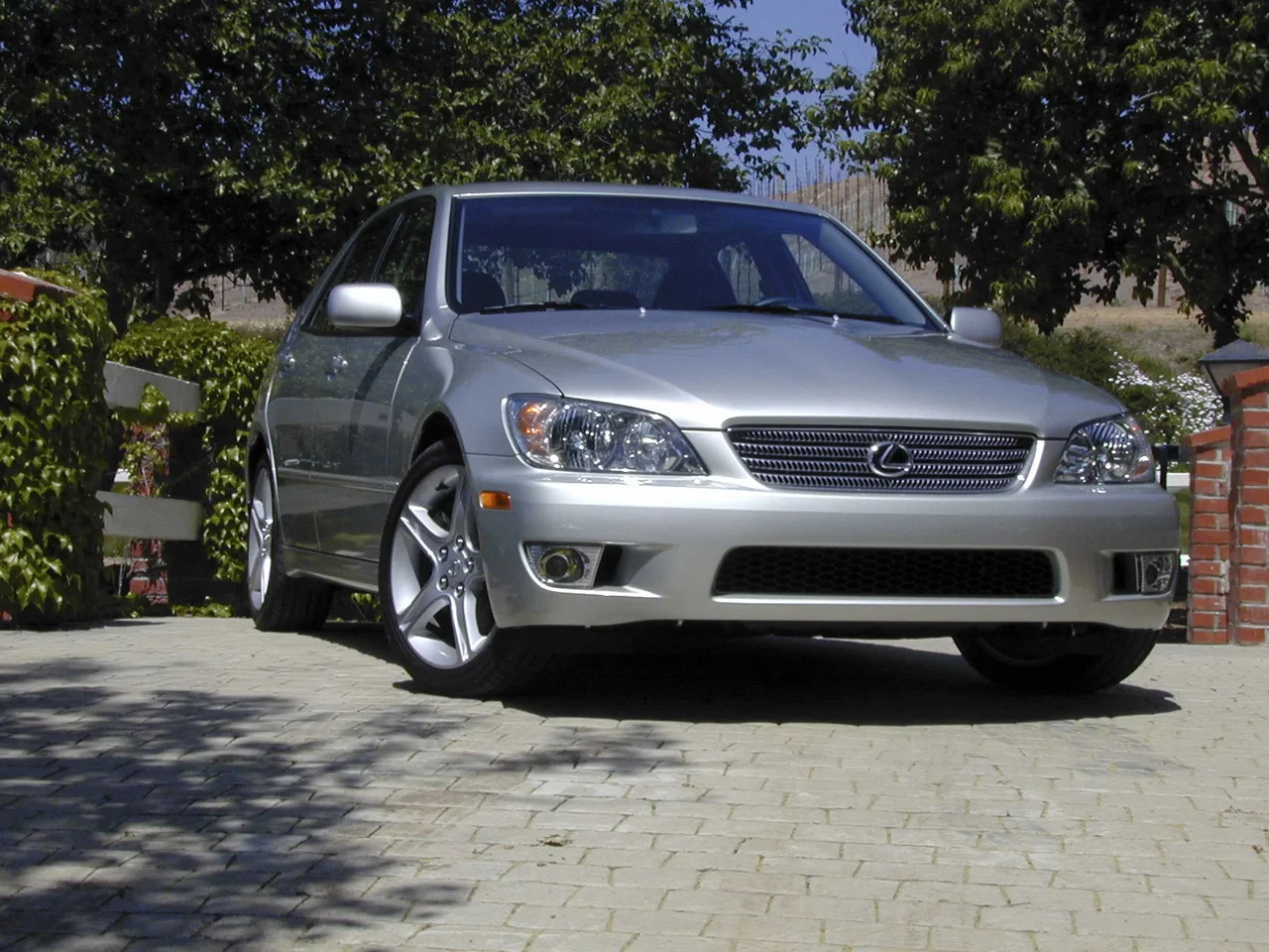 Exterior 3