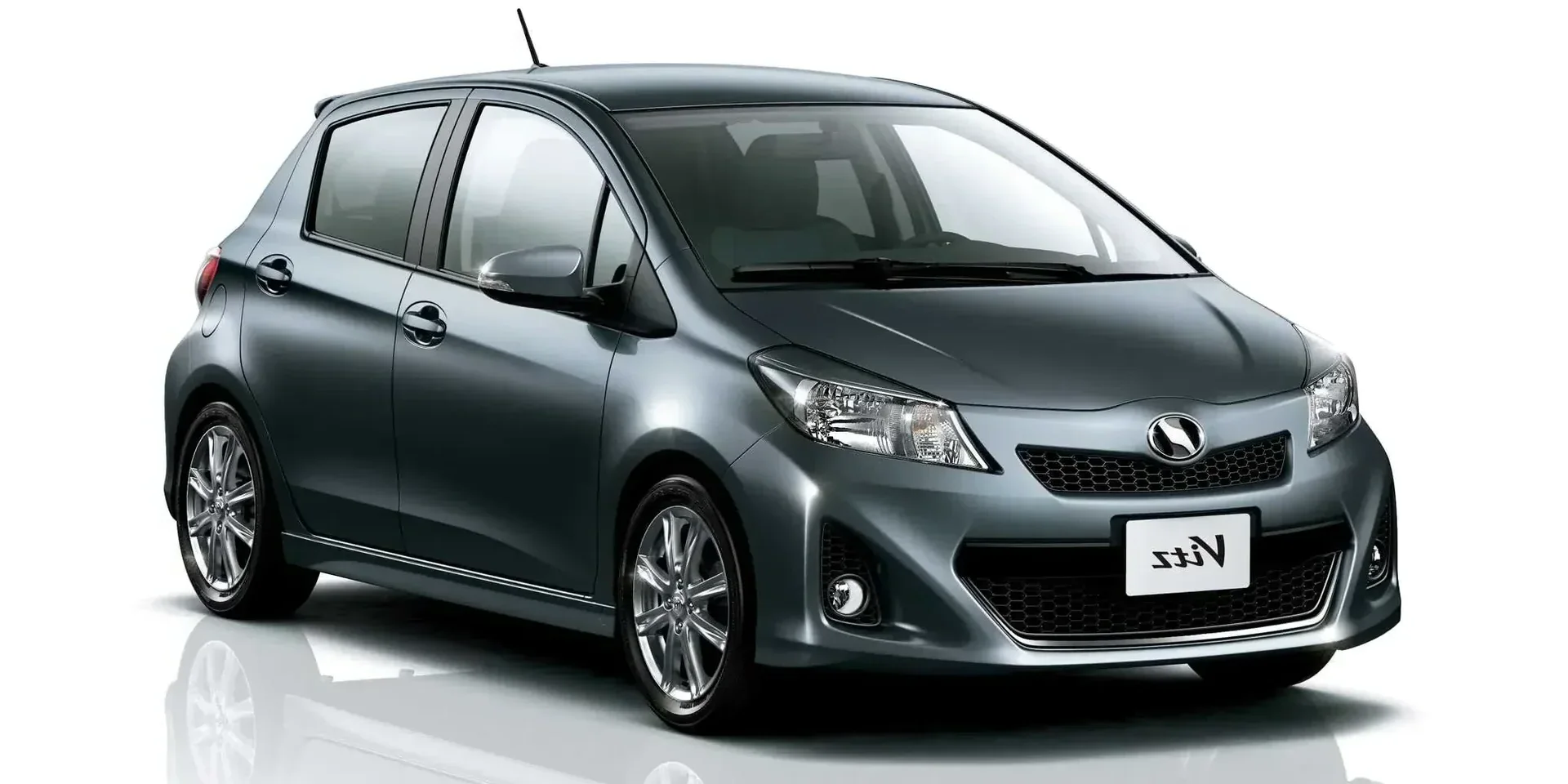 2020 Toyota Vitz photo 1
