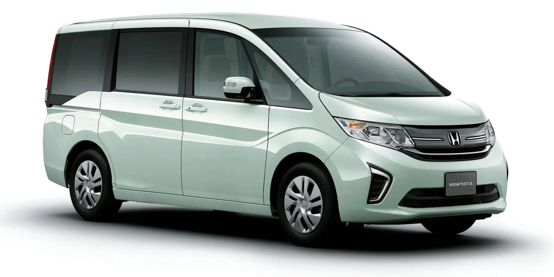 2015 Honda Stepwgn photo 1